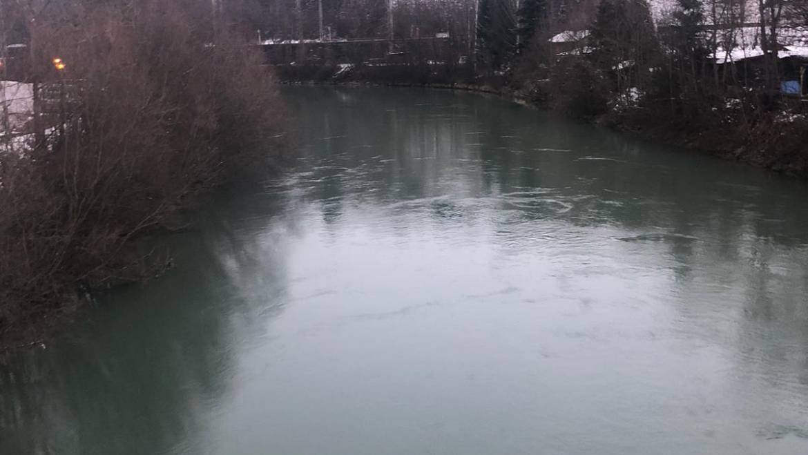 Person in Salzach