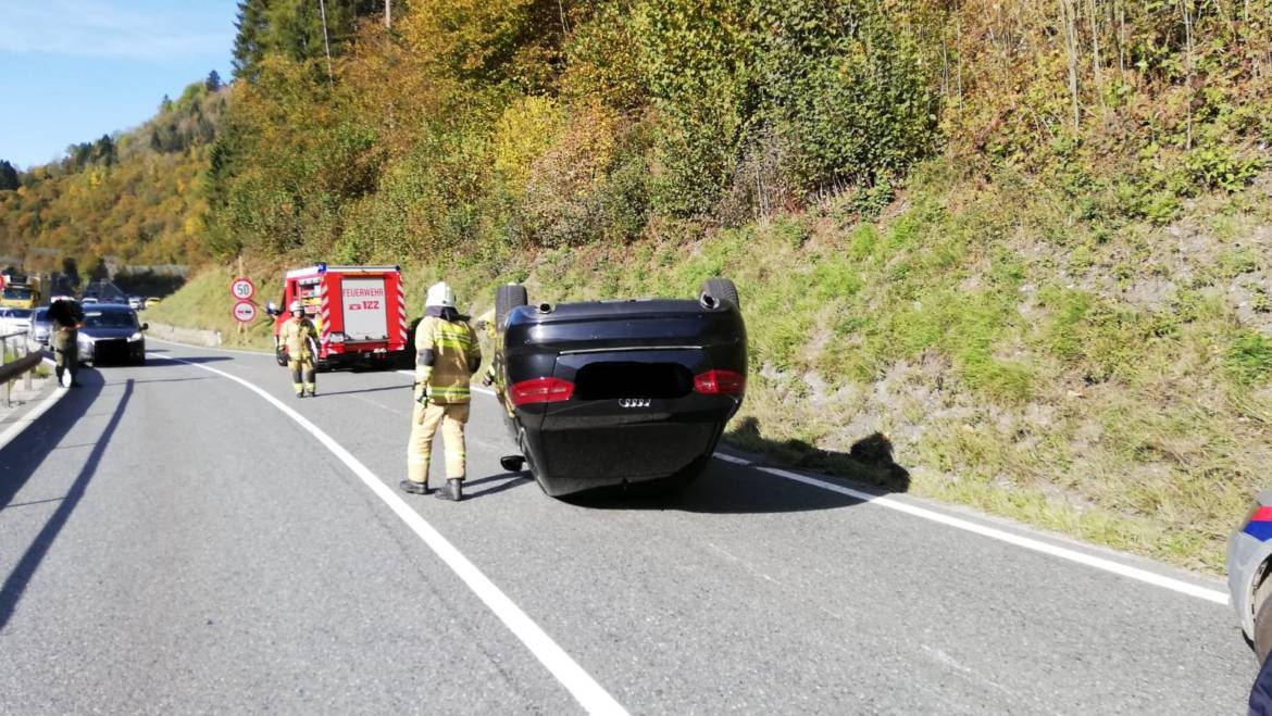 Aufräumen nach Verkehrsunfall