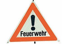 Aufräumarbeiten nach Verkehrsunfall