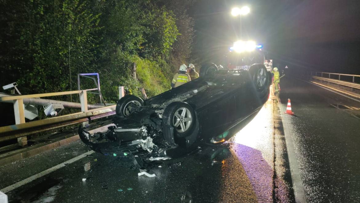 Aufräumen nach Verkehrsunfall