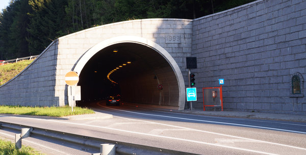 Verkehrsunfall im Schönbergtunnel