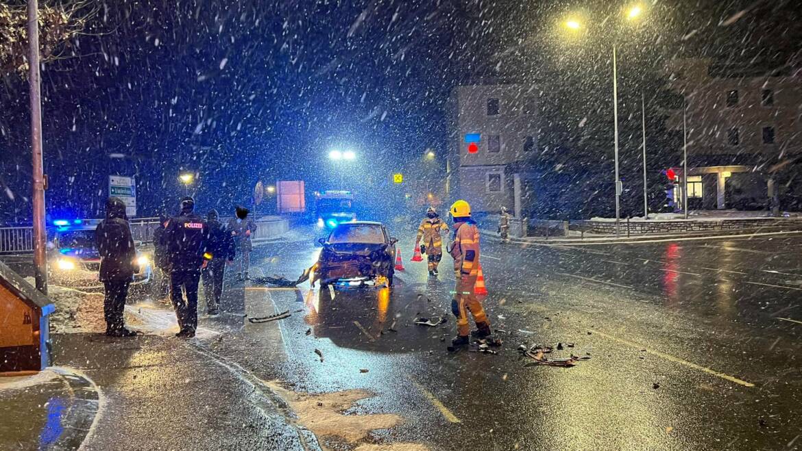 Aufräumen nach Verkehrsunfall L-274