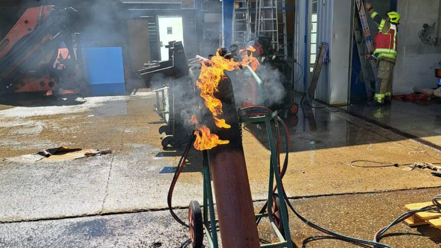 Brand einer Acetylengasflasche