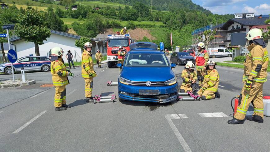 Aufräumen nach Verkehrsunfall